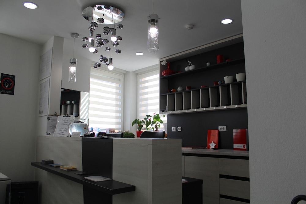 Garni Hotel 11Tica Dm Novi Sad Eksteriør billede
