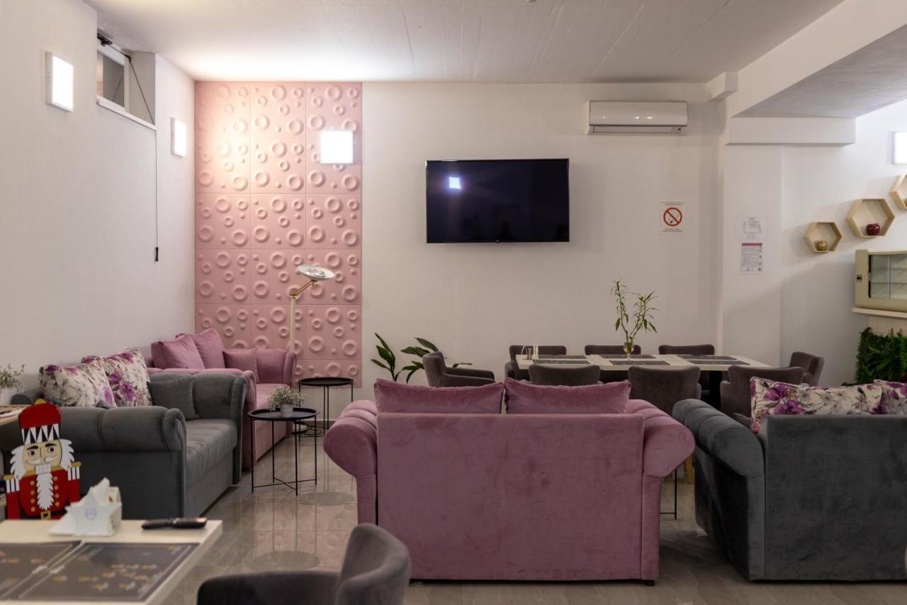 Garni Hotel 11Tica Dm Novi Sad Eksteriør billede