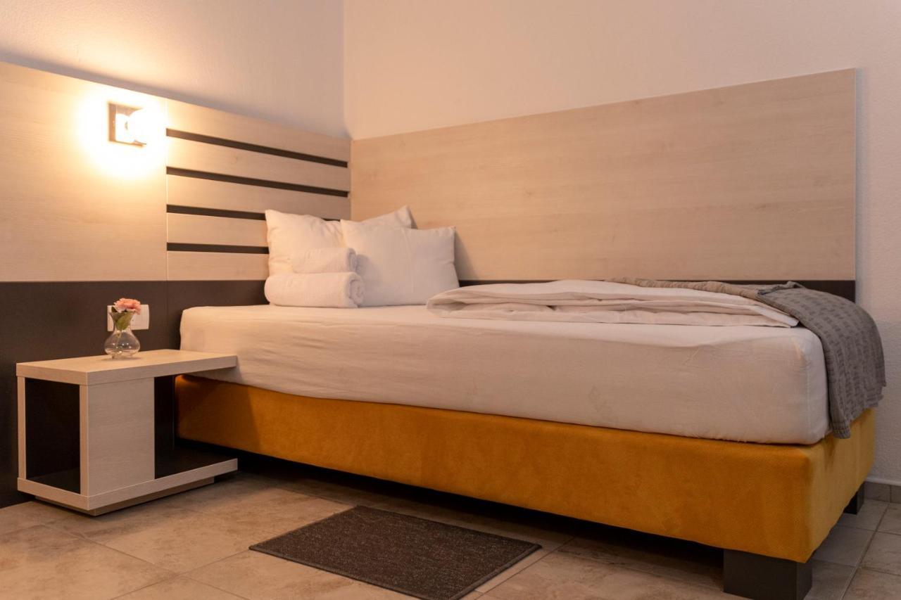 Garni Hotel 11Tica Dm Novi Sad Eksteriør billede