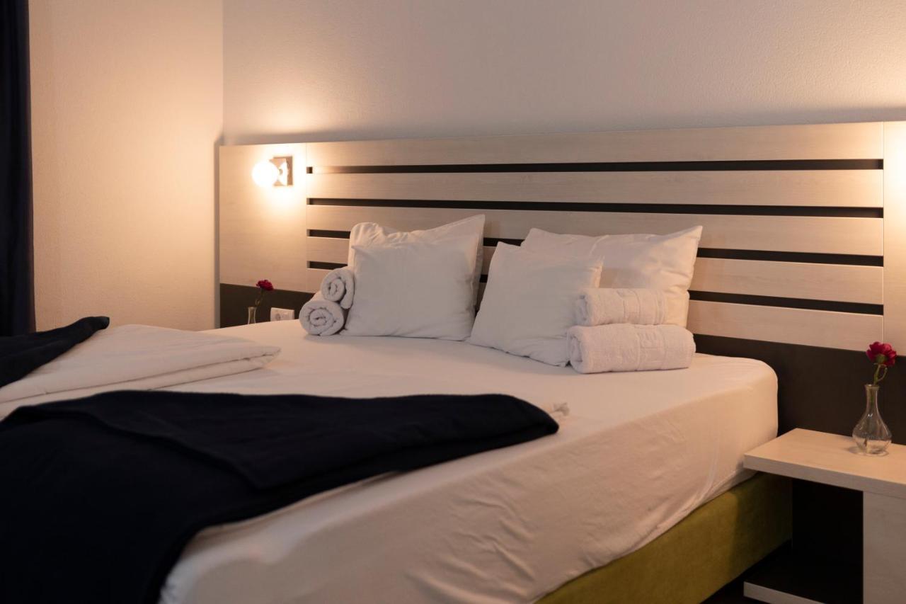 Garni Hotel 11Tica Dm Novi Sad Eksteriør billede