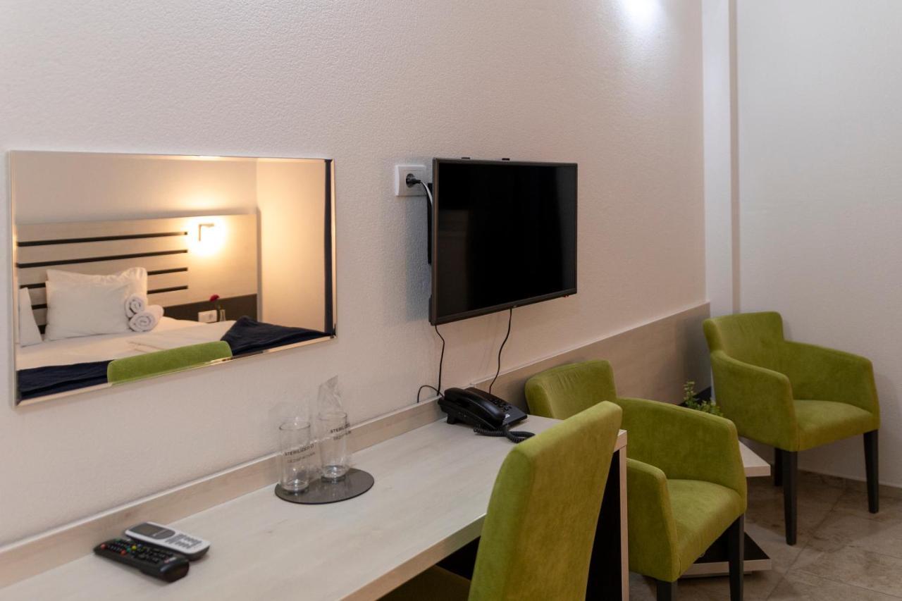 Garni Hotel 11Tica Dm Novi Sad Eksteriør billede