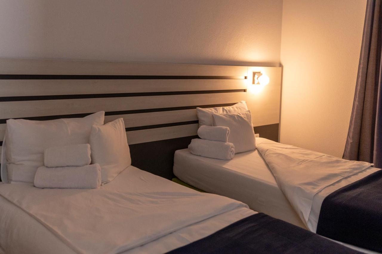 Garni Hotel 11Tica Dm Novi Sad Eksteriør billede