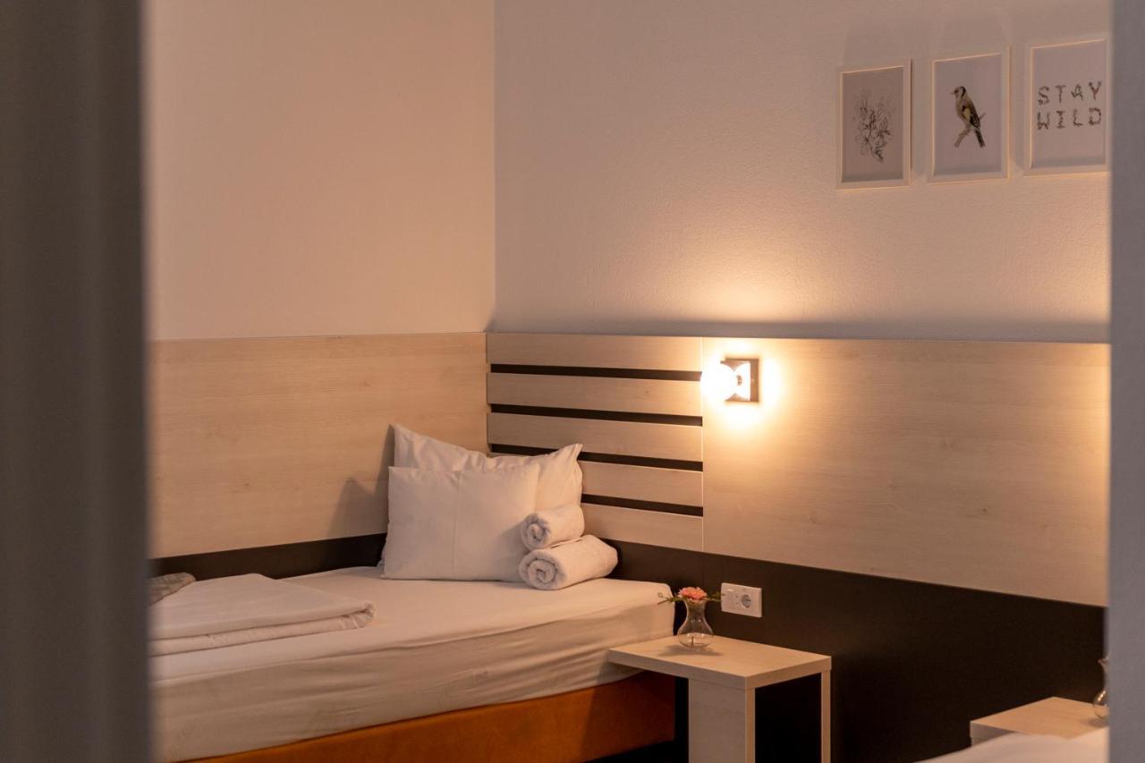 Garni Hotel 11Tica Dm Novi Sad Eksteriør billede