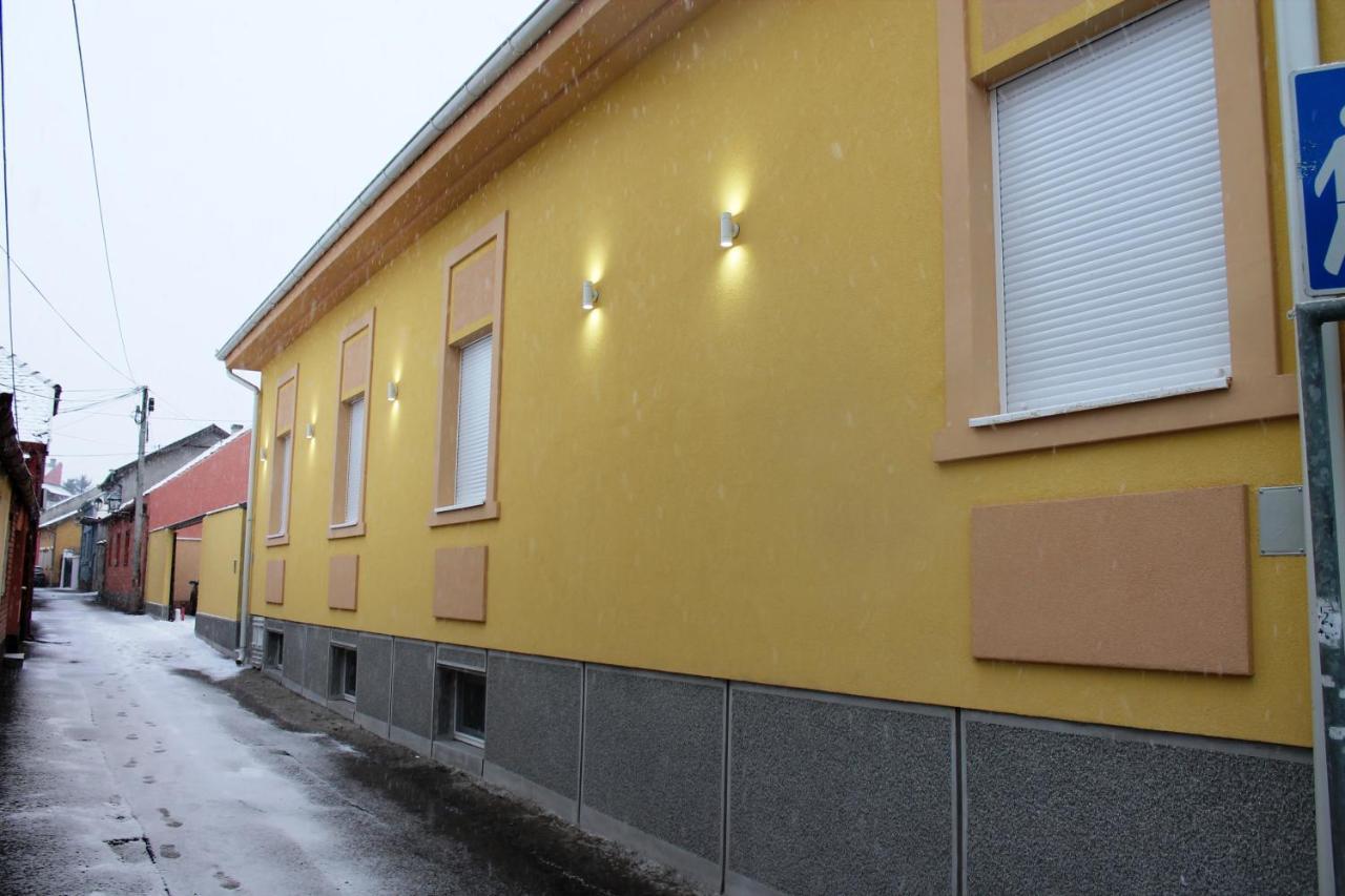 Garni Hotel 11Tica Dm Novi Sad Eksteriør billede