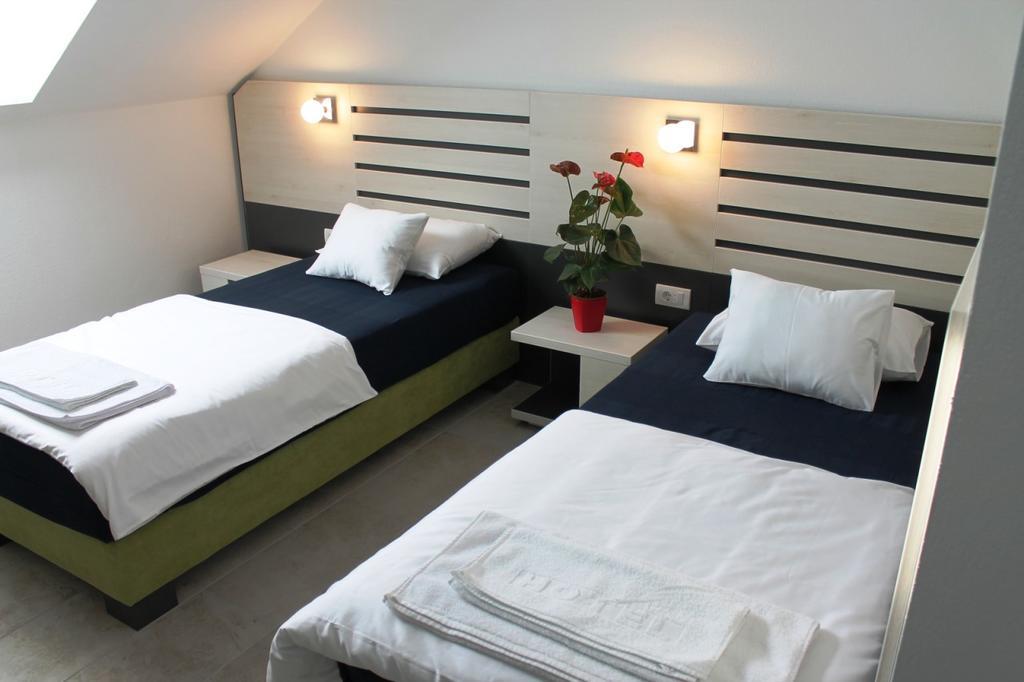 Garni Hotel 11Tica Dm Novi Sad Eksteriør billede