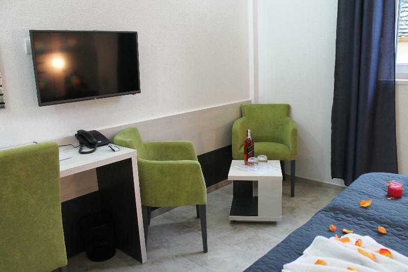Garni Hotel 11Tica Dm Novi Sad Eksteriør billede