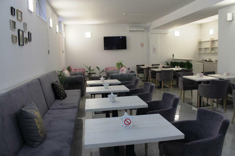 Garni Hotel 11Tica Dm Novi Sad Eksteriør billede