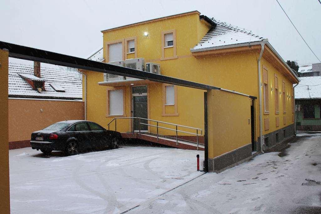 Garni Hotel 11Tica Dm Novi Sad Eksteriør billede