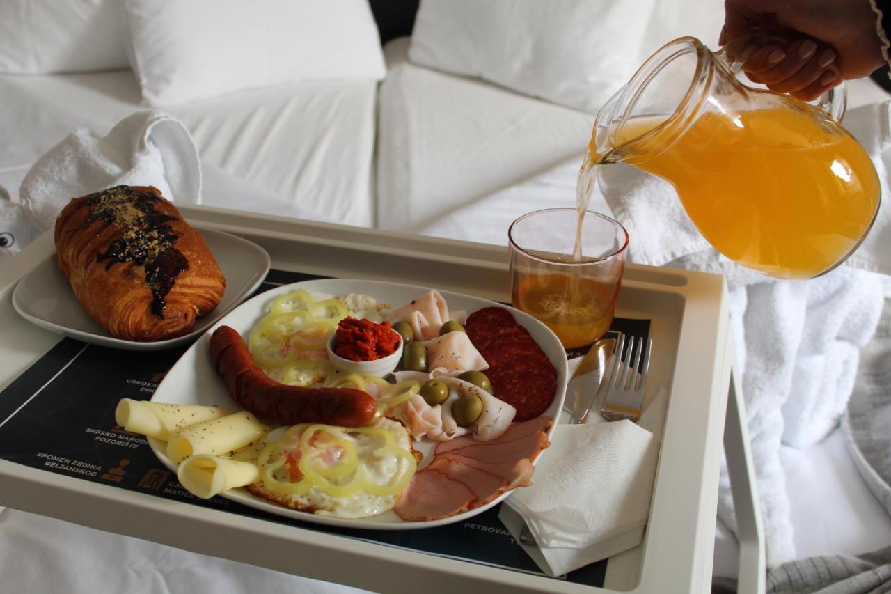Garni Hotel 11Tica Dm Novi Sad Eksteriør billede