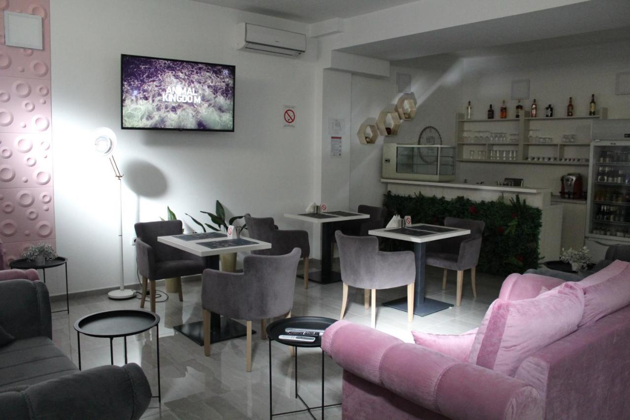 Garni Hotel 11Tica Dm Novi Sad Eksteriør billede
