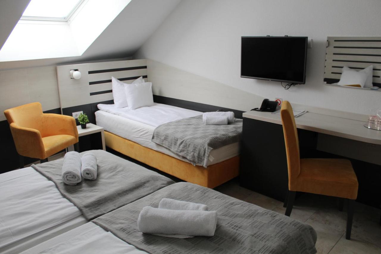 Garni Hotel 11Tica Dm Novi Sad Eksteriør billede